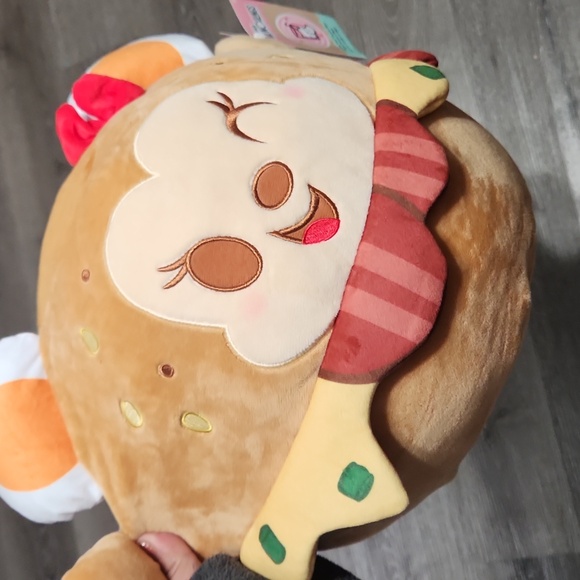 Disney Munchlings Minnie Burger Plush - Picture 3 of 4